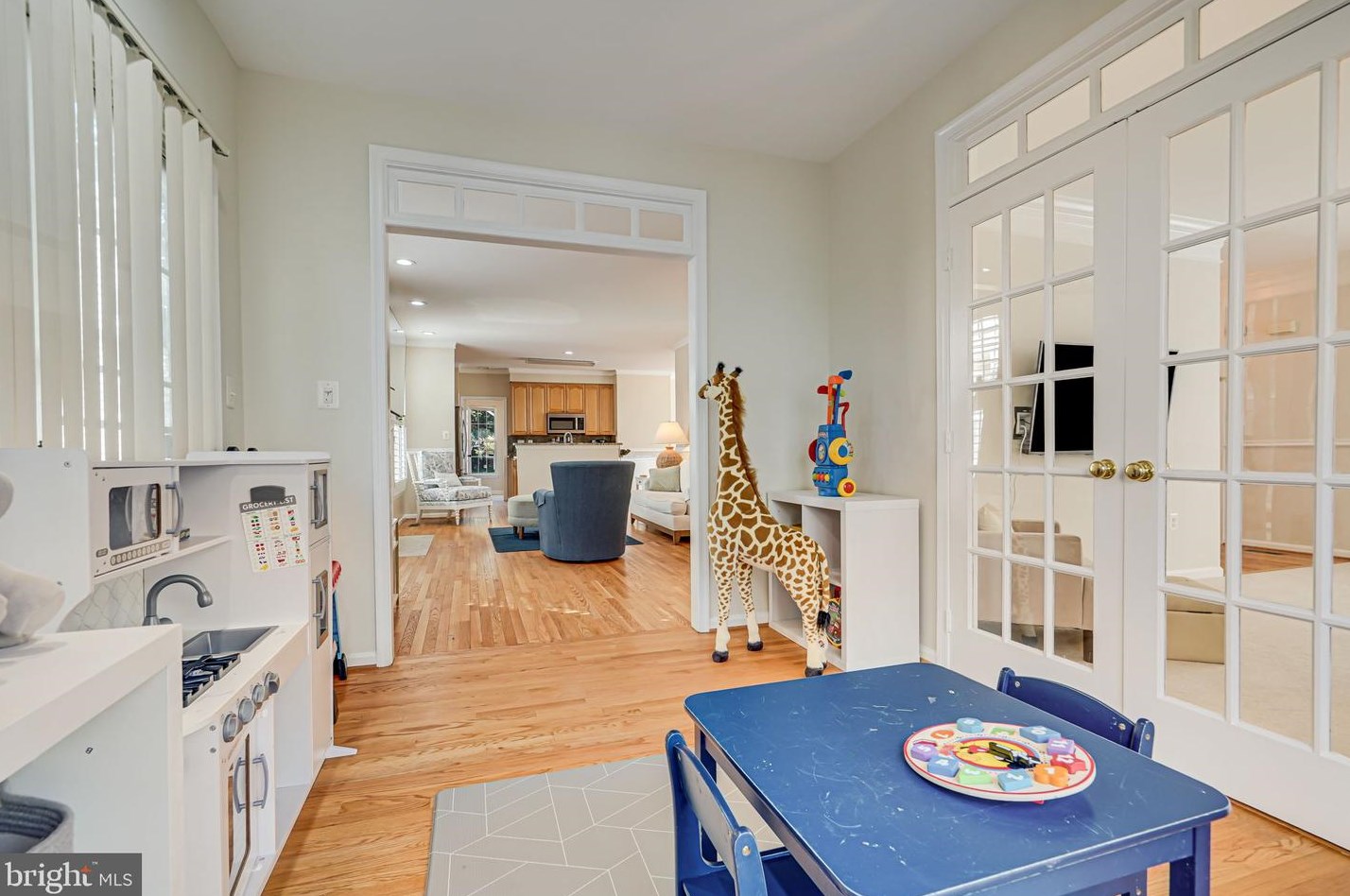 6376 Alderman Dr, Alexandria VA  22315-3731 exterior