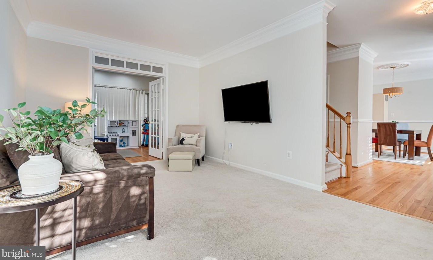 6376 Alderman Dr, Alexandria VA  22315-3731 exterior