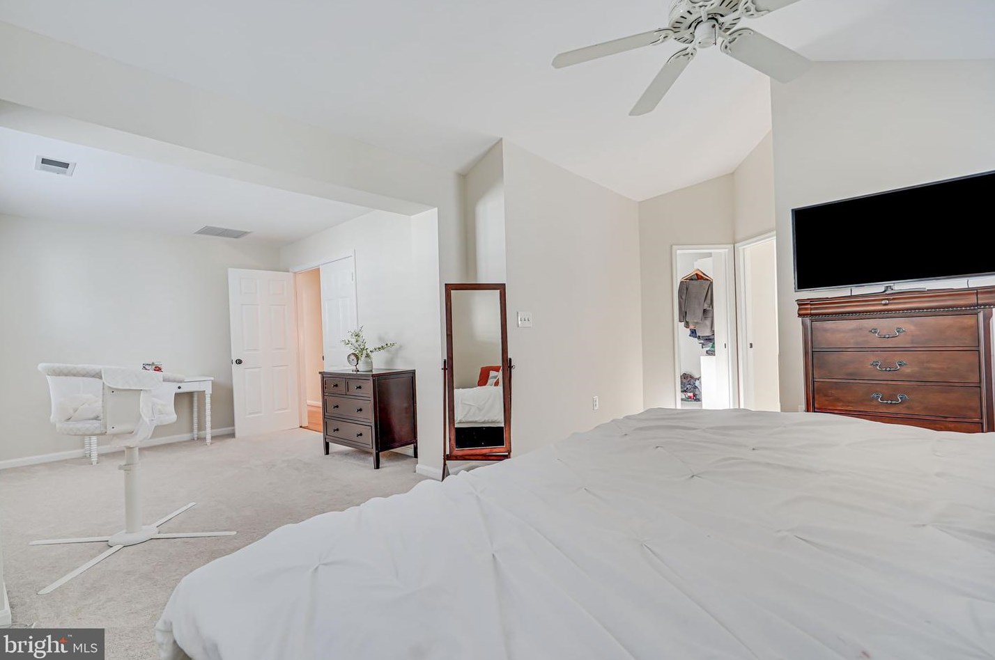 6376 Alderman Dr, Alexandria VA  22315-3731 exterior