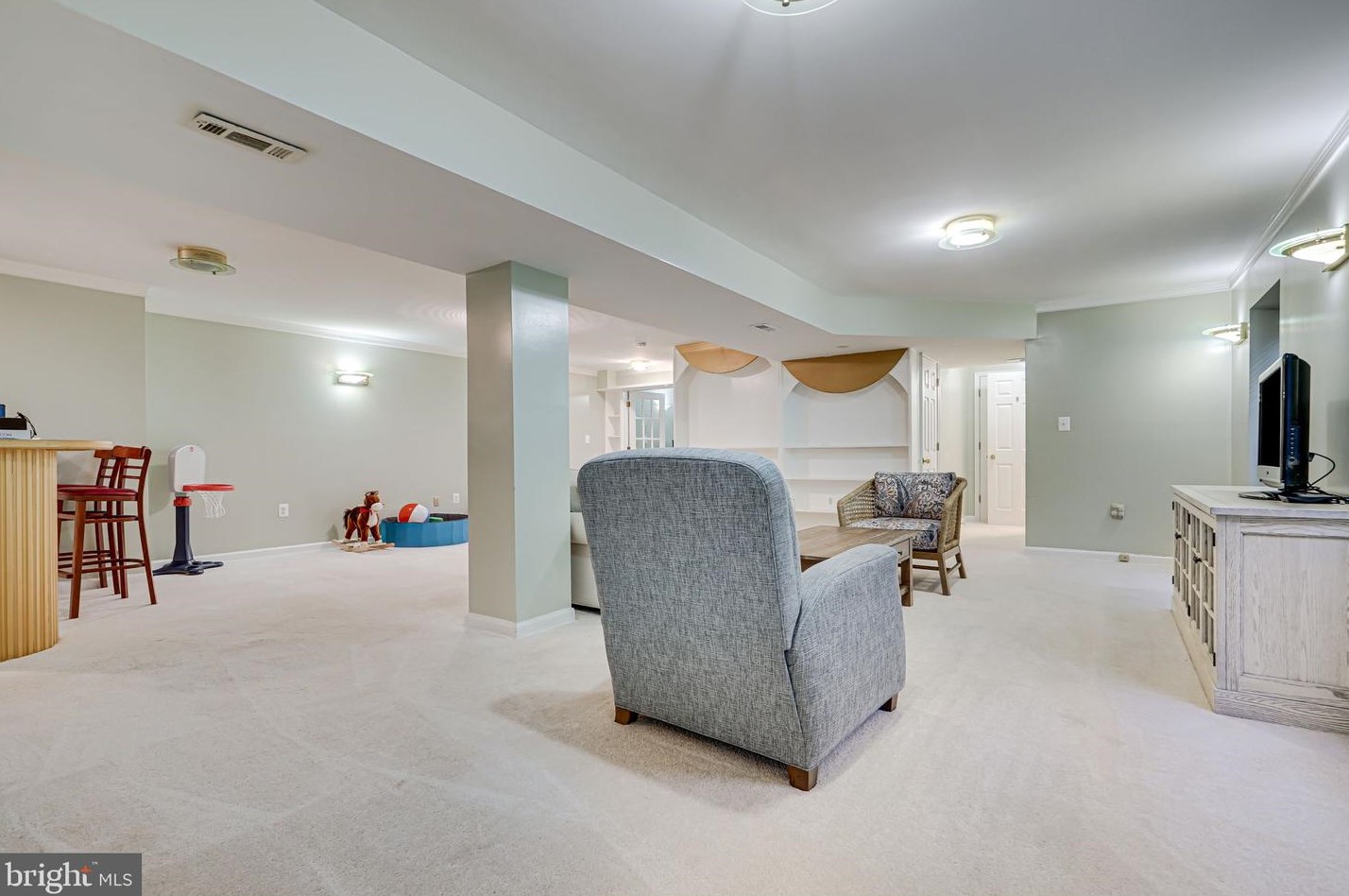 6376 Alderman Dr, Alexandria VA  22315-3731 exterior