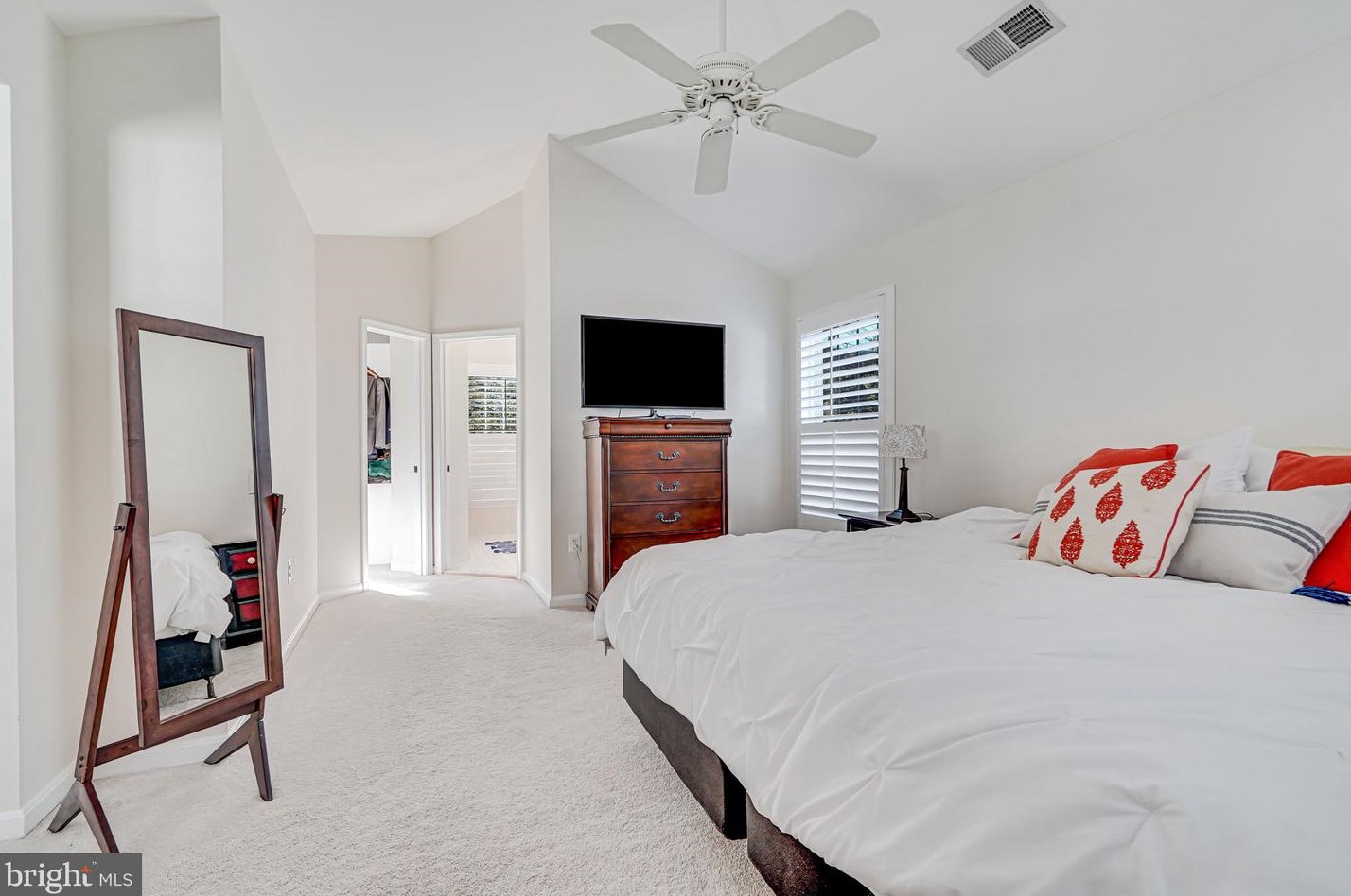 6376 Alderman Dr, Alexandria VA  22315-3731 exterior