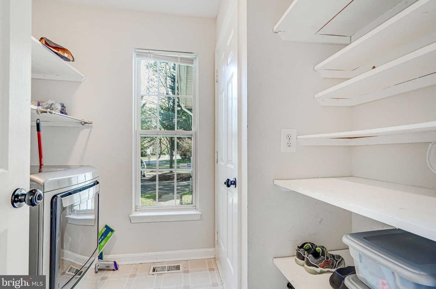 6376 Alderman Dr, Alexandria VA  22315-3731 exterior