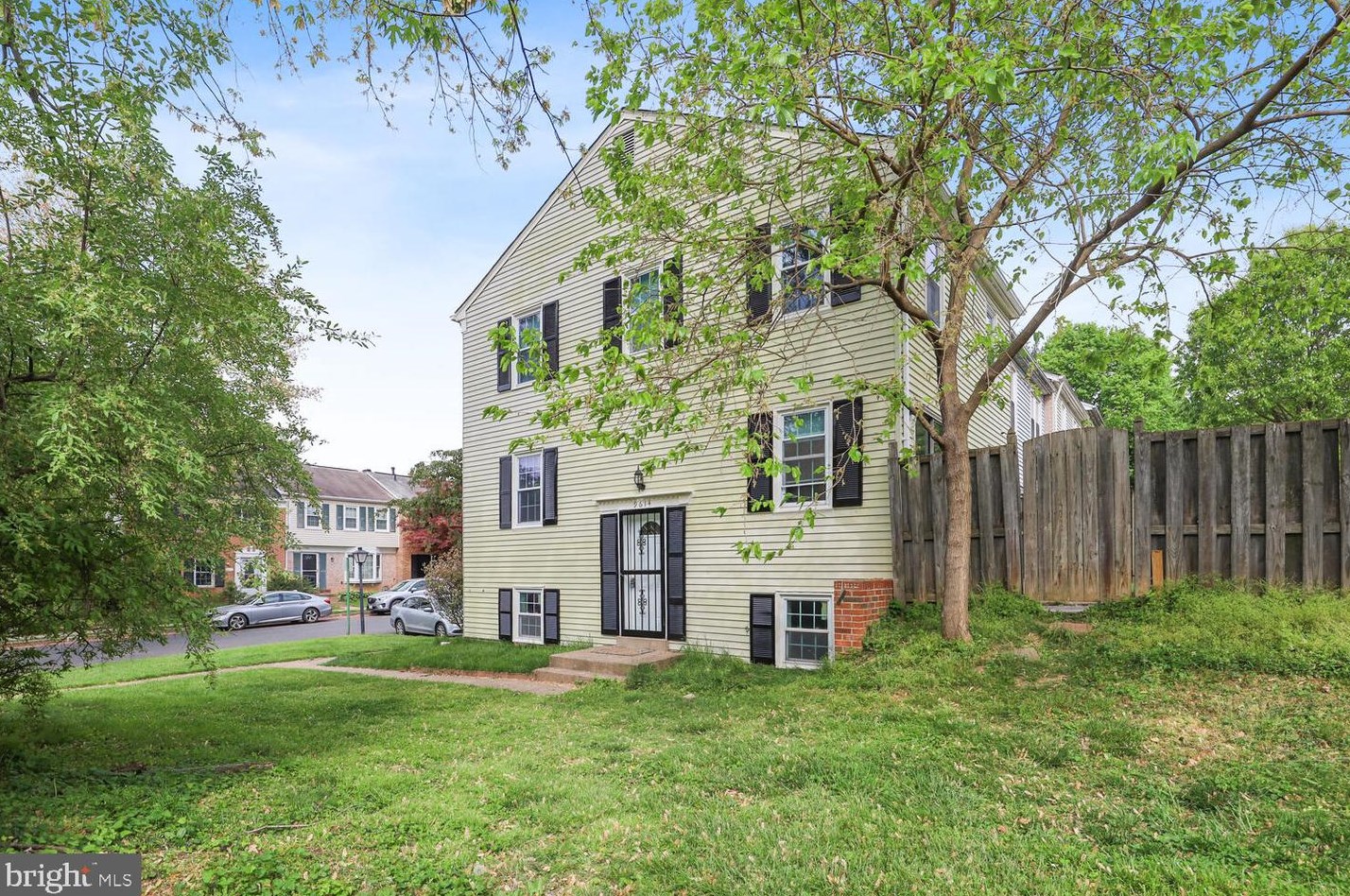 9614 Westport Ln, Springfield VA  22015-1962 exterior