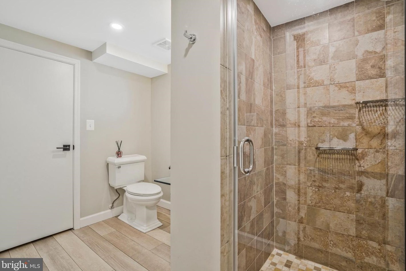 6246 Diamond Dr, Falls Church VA  22044-1501 exterior