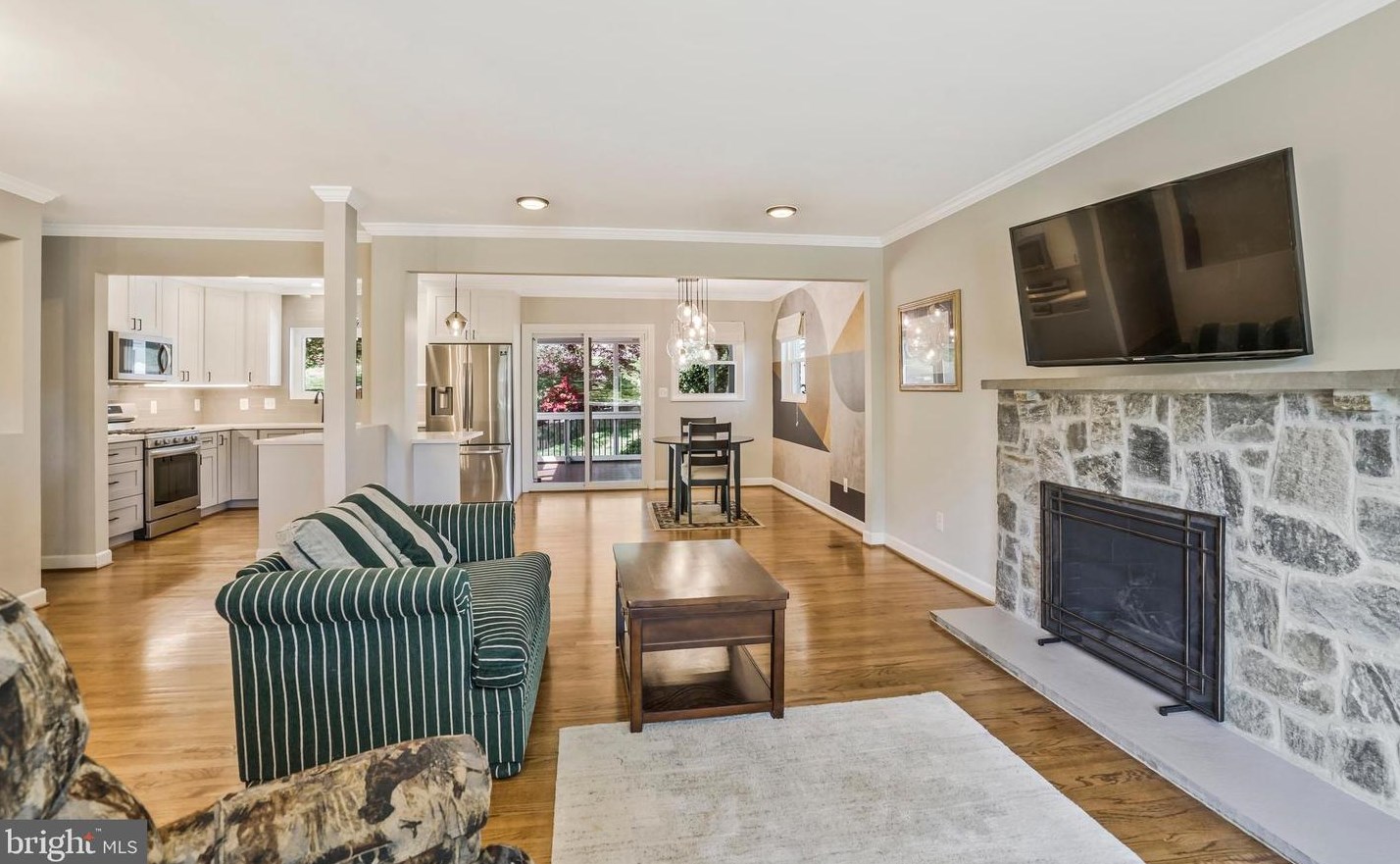 6246 Diamond Dr, Falls Church VA  22044-1501 exterior