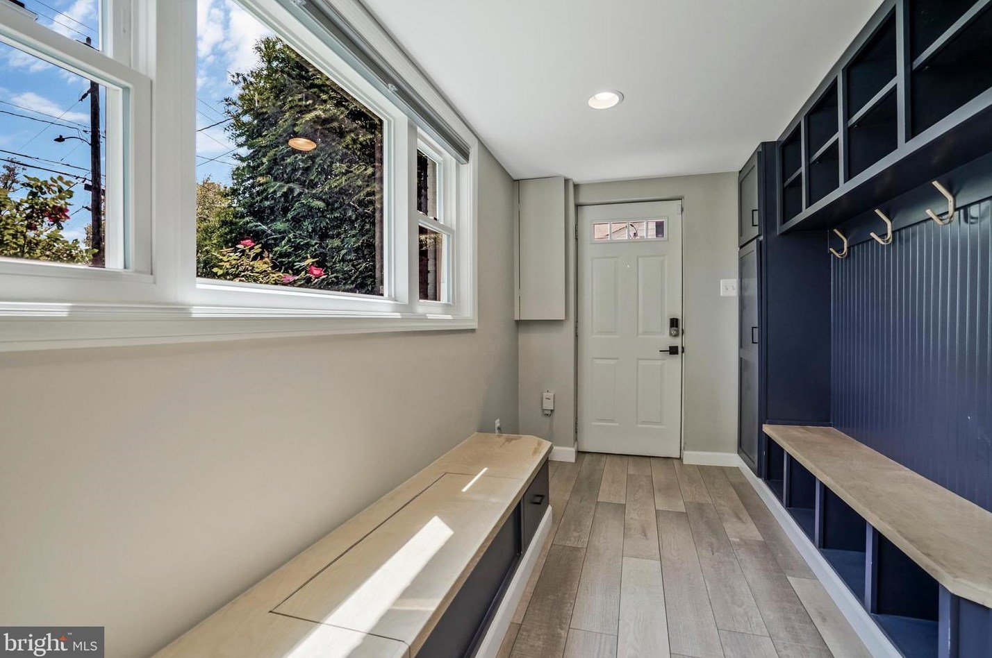 6246 Diamond Dr, Falls Church VA  22044-1501 exterior