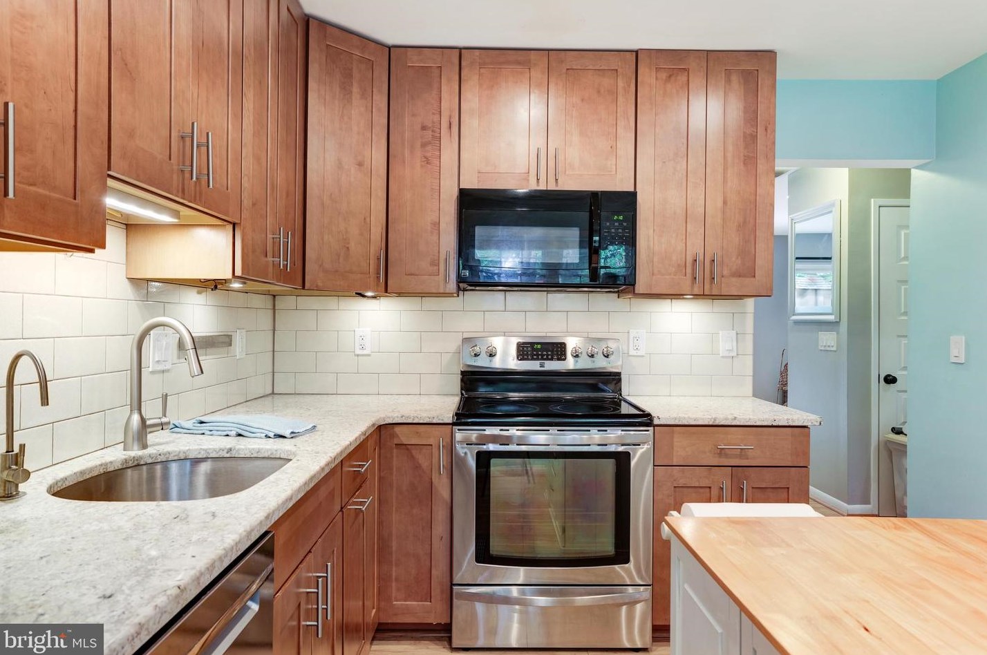 11340 Headlands Ct, Herndon VA  20191-3636 exterior