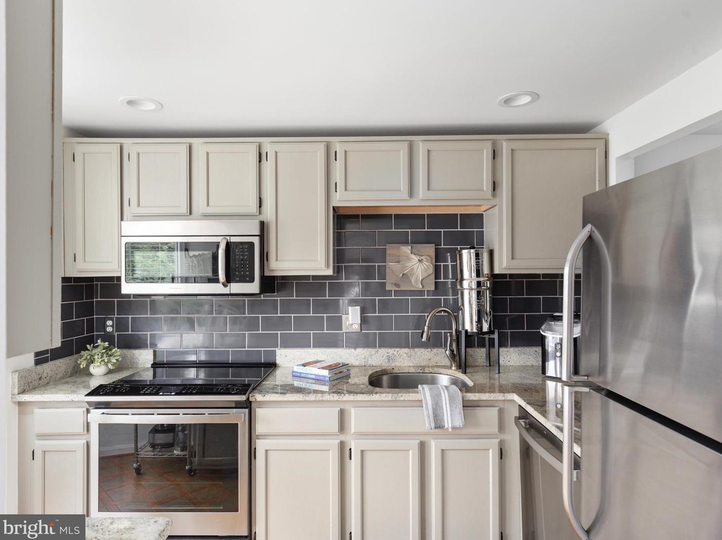 5850 Wescott Hills Way, Alexandria VA  22315-5623 exterior