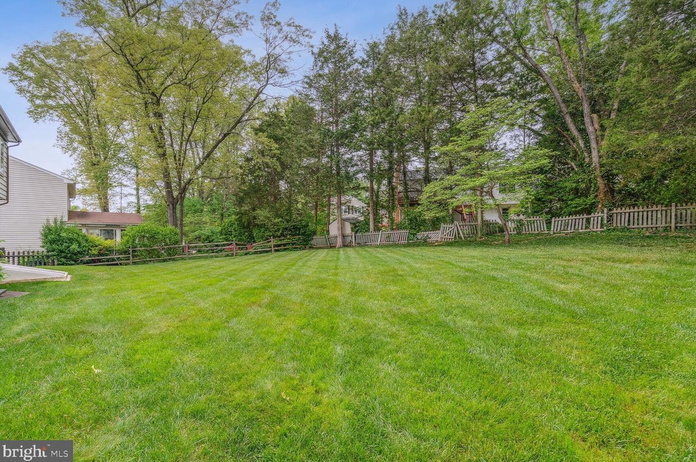 5635 Fort Corloran Dr, Springfield VA  22015-2114 exterior