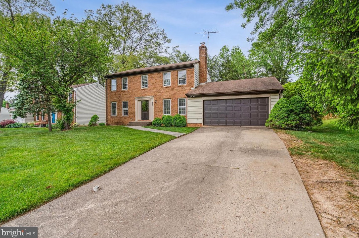 5635 Fort Corloran Dr, Springfield VA  22015-2114 exterior