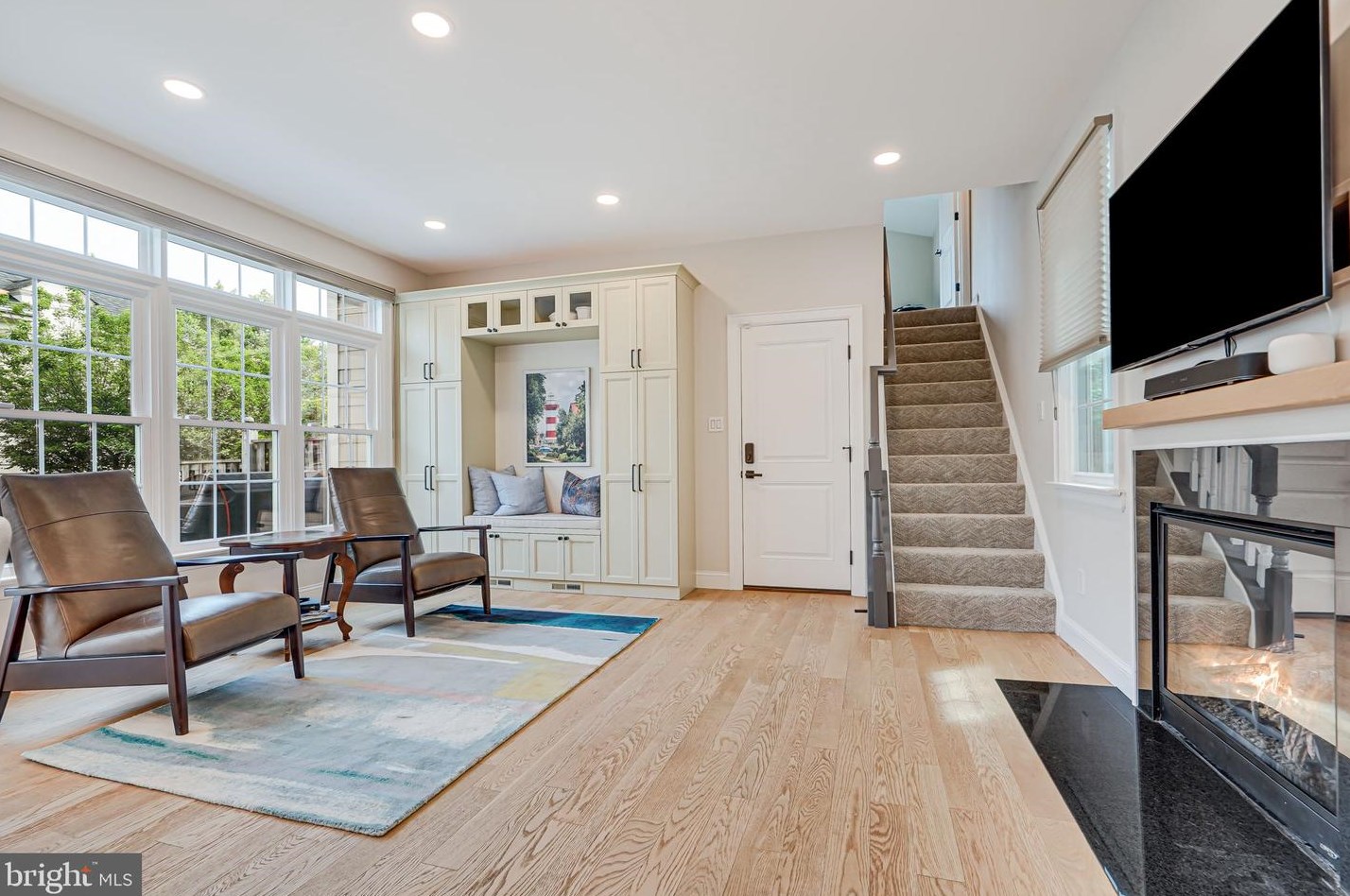 1405 Buena Vista Ave, Mc Lean VA  22101-3511 exterior