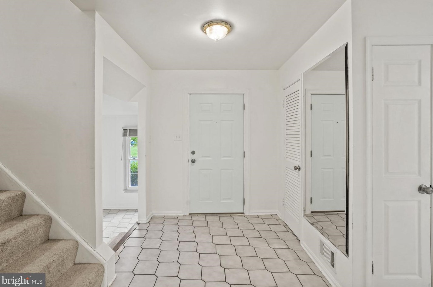 9086 Brook Ford Rd, Springfield VA  22015-3617 exterior