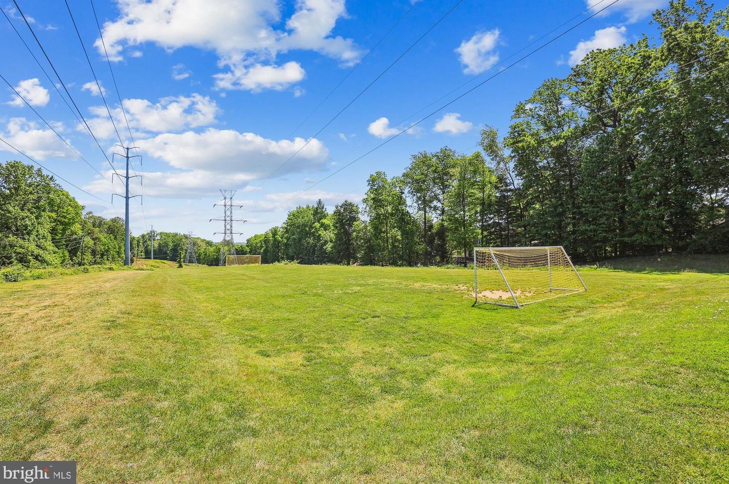 7601 Woodstown Dr, Springfield VA  22153-3532 exterior