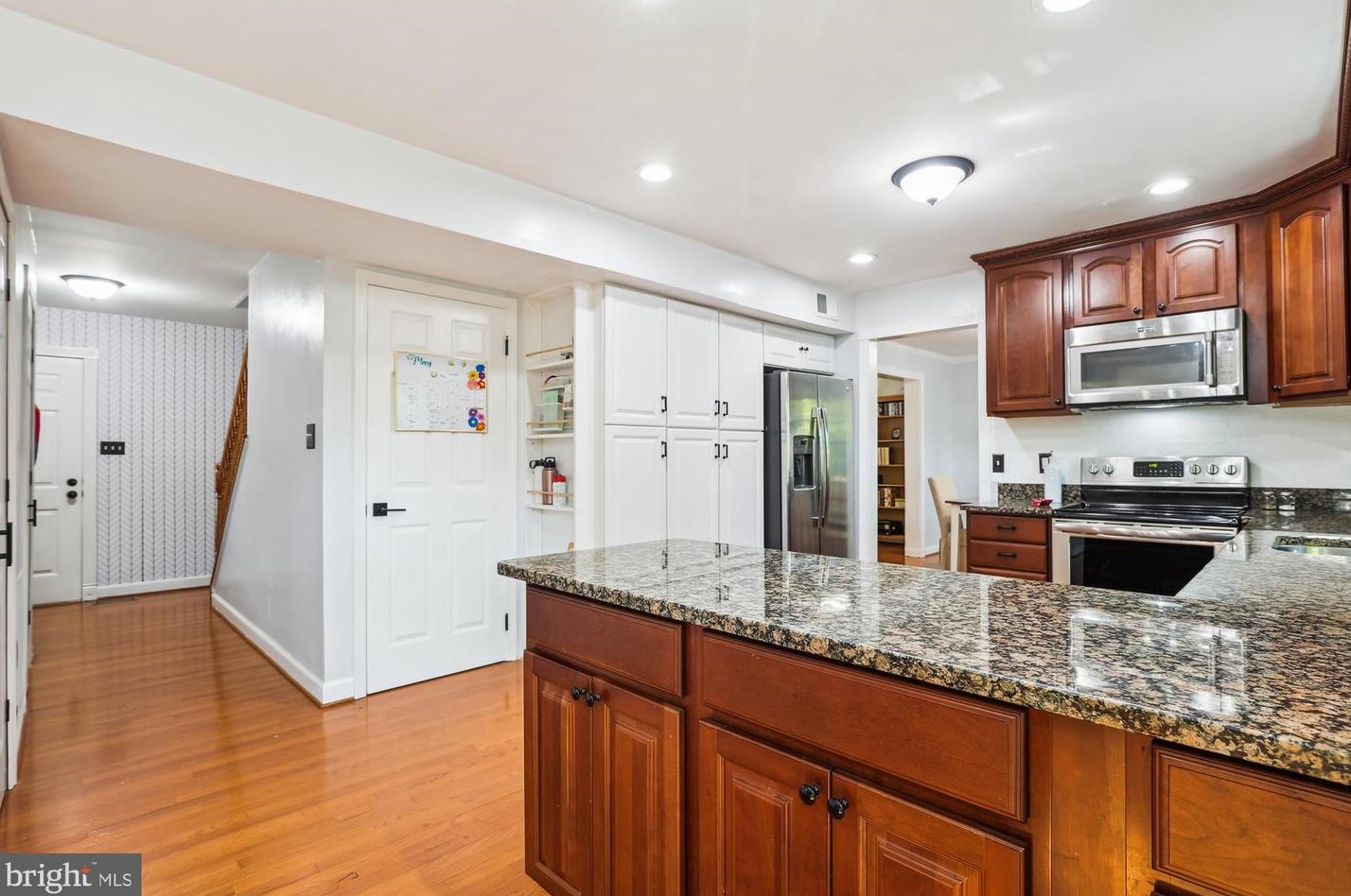 7601 Woodstown Dr, Springfield VA  22153-3532 exterior
