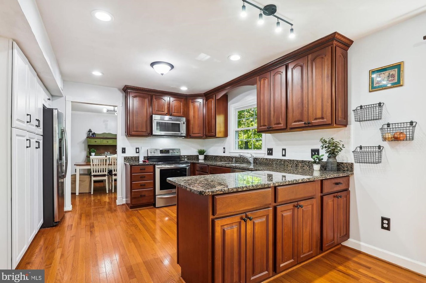 7601 Woodstown Dr, Springfield VA  22153-3532 exterior