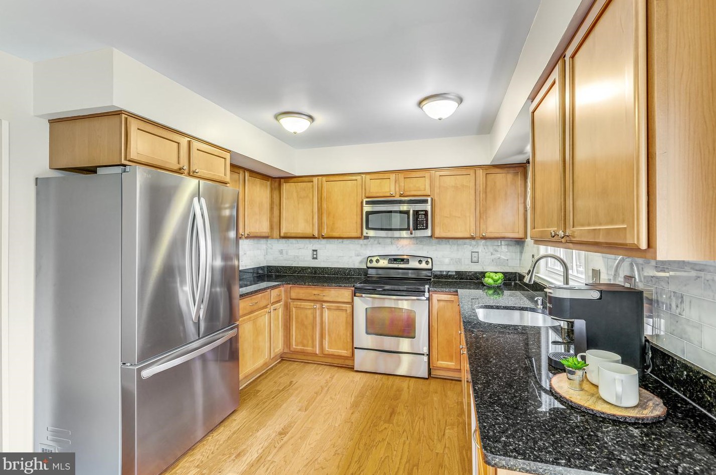 4350 Majestic Ln, Fairfax VA  22033-3502 exterior