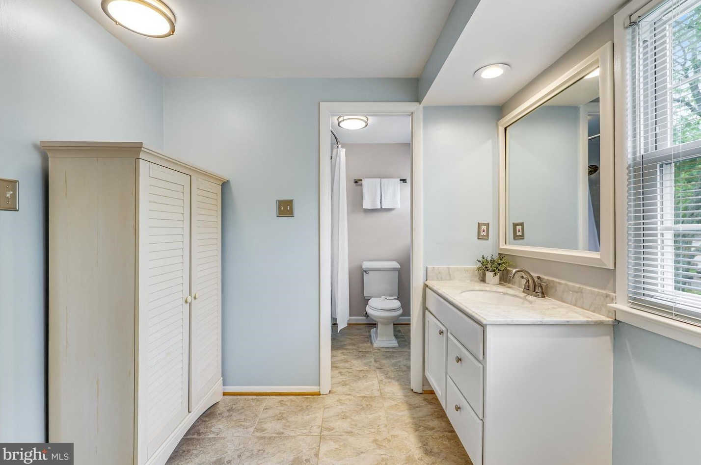 4350 Majestic Ln, Fairfax VA  22033-3502 exterior