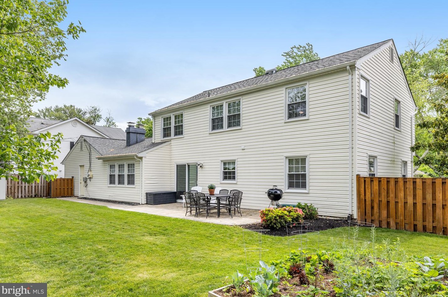 4350 Majestic Ln, Fairfax VA  22033-3502 exterior