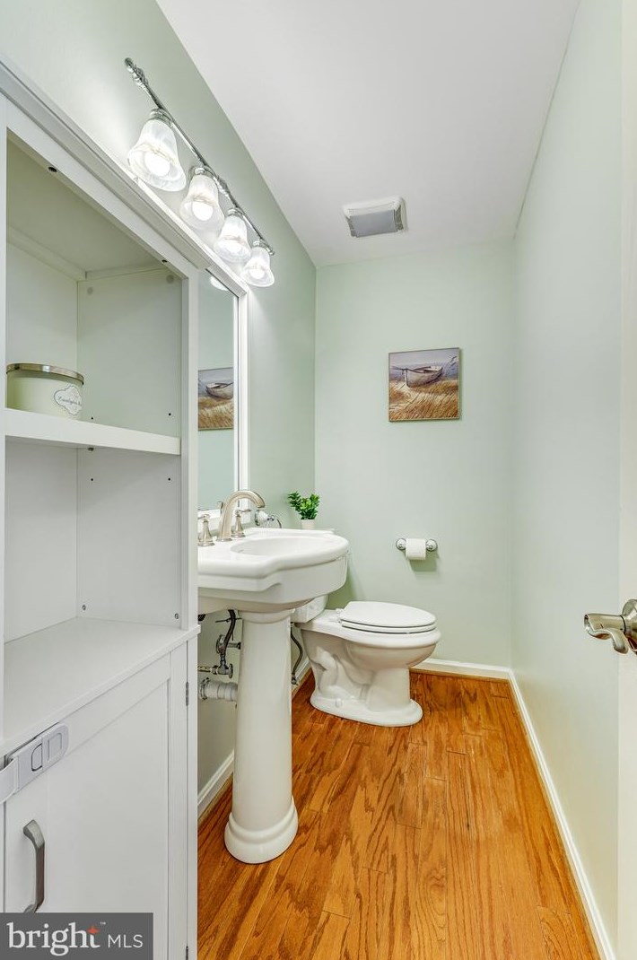 4350 Majestic Ln, Fairfax VA  22033-3502 exterior