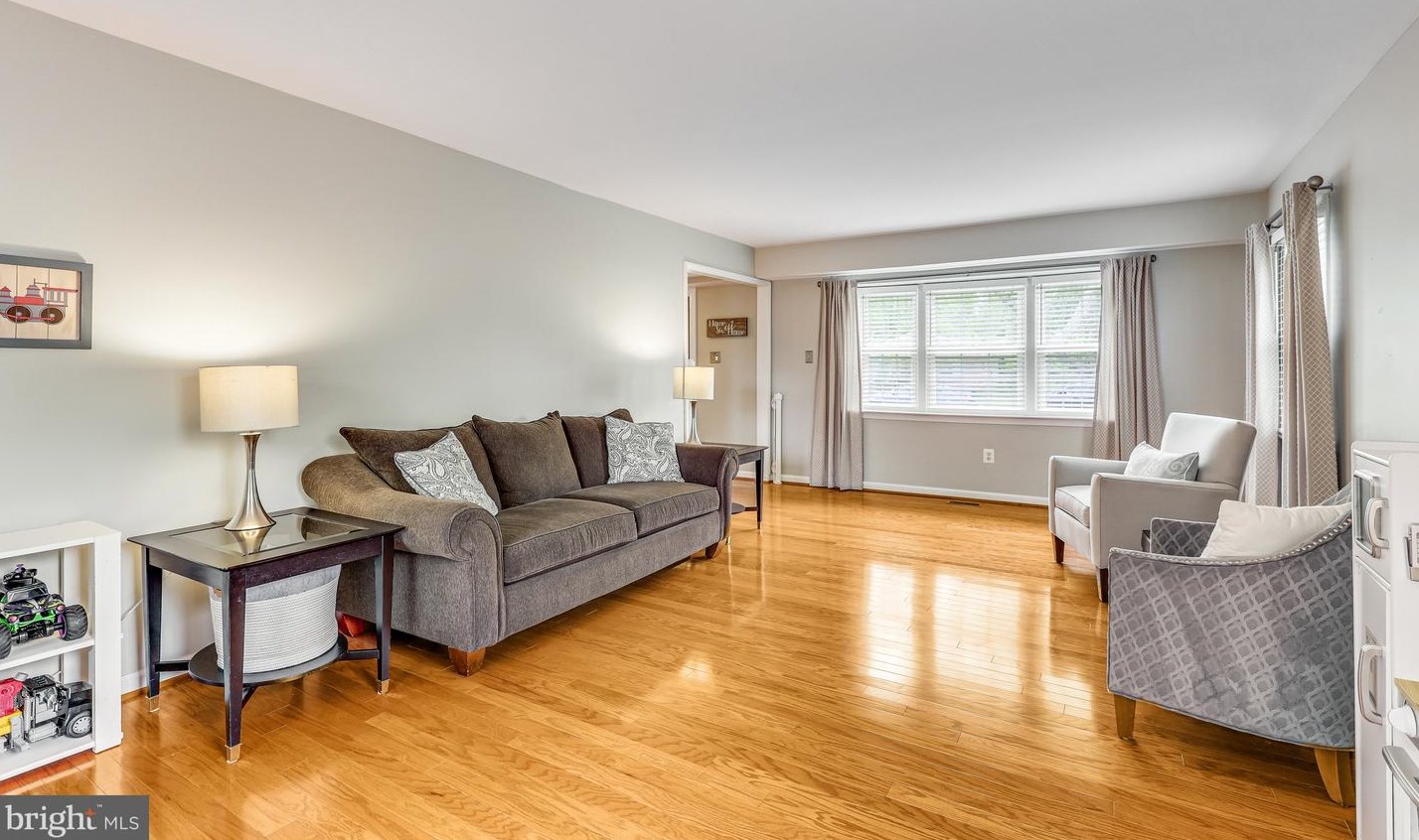 4350 Majestic Ln, Fairfax VA  22033-3502 exterior