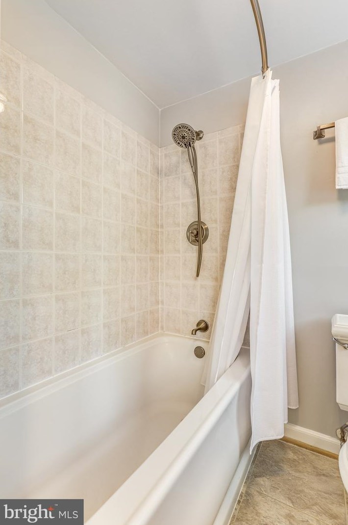 4350 Majestic Ln, Fairfax VA  22033-3502 exterior