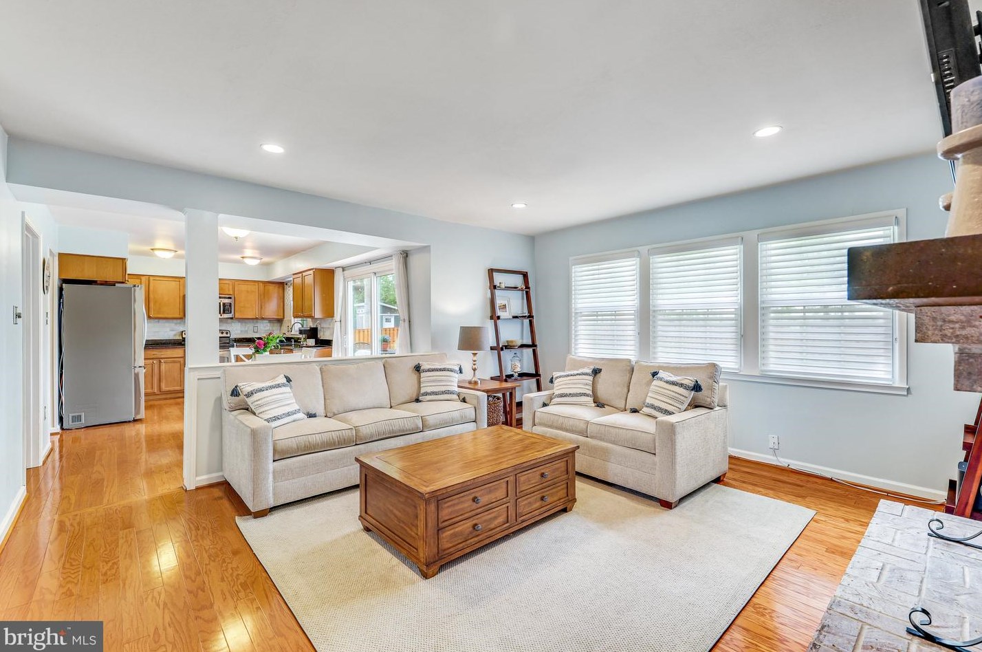 4350 Majestic Ln, Fairfax VA  22033-3502 exterior