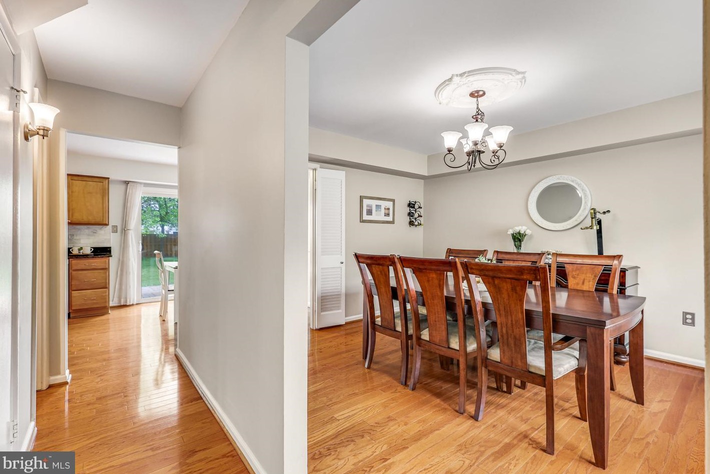 4350 Majestic Ln, Fairfax VA  22033-3502 exterior