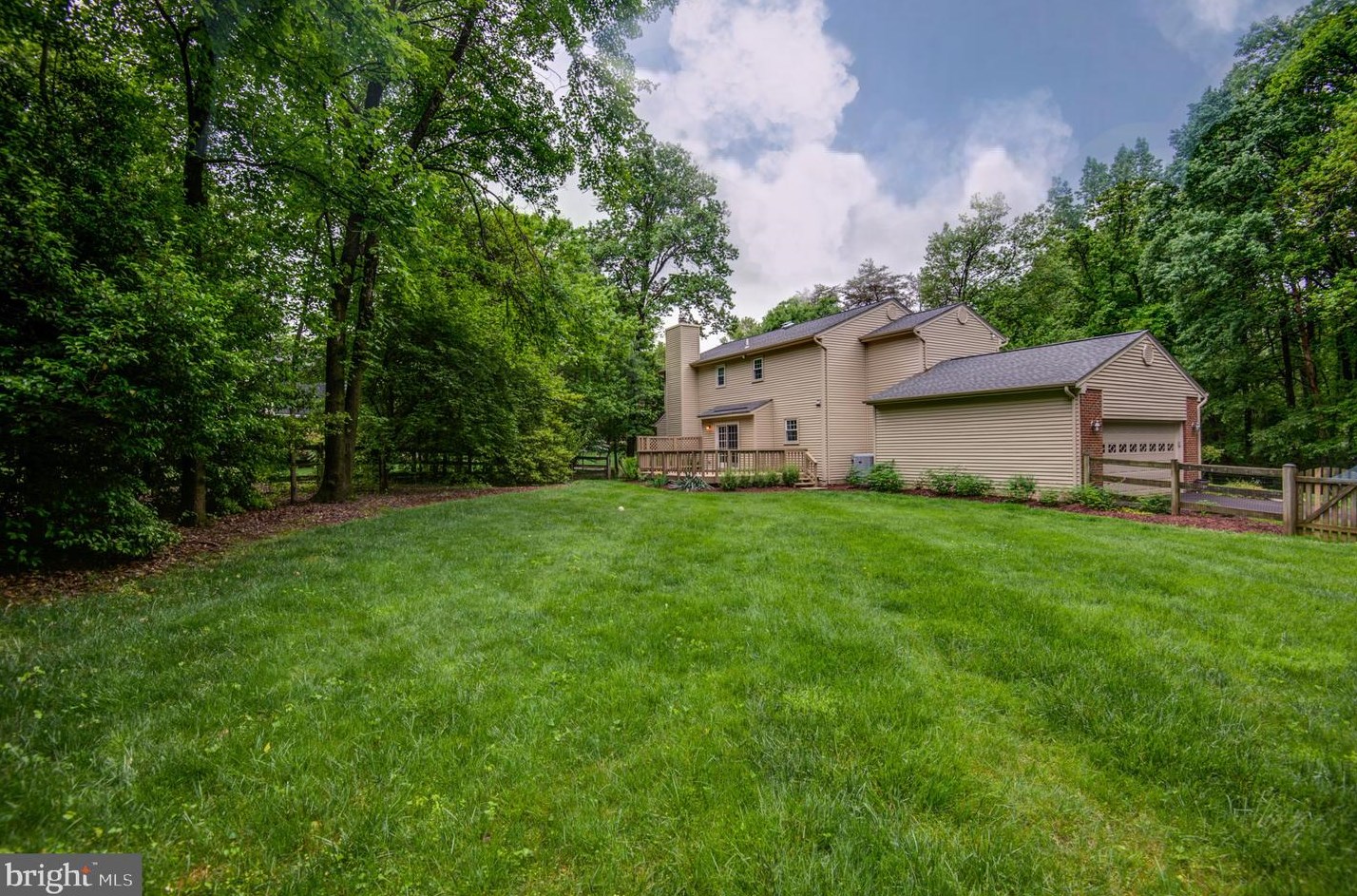 11704 Flemish Mill Ct, Vienna VA  22124-2128 exterior