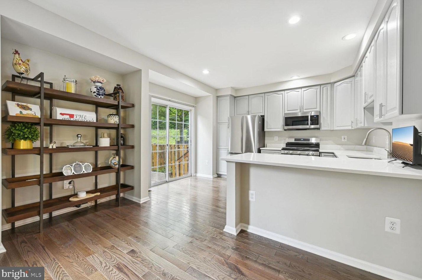 6206 Littlethorpe Ln, Alexandria VA 22315-3700 exterior