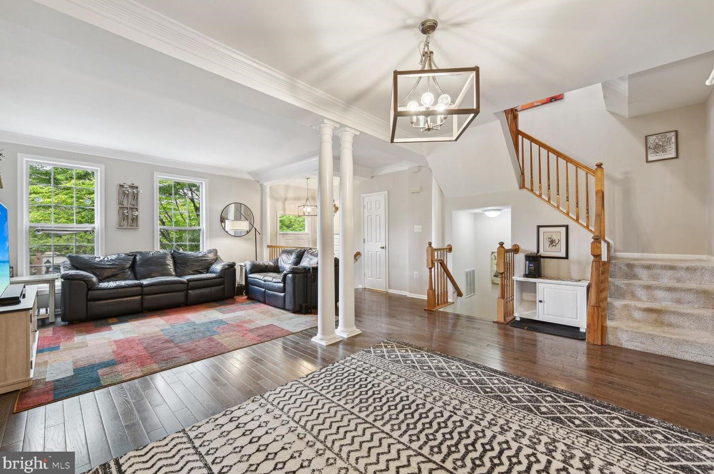 6206 Littlethorpe Ln, Alexandria VA 22315-3700 exterior