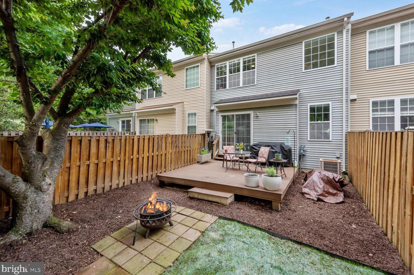 6206 Littlethorpe Ln, Alexandria VA 22315-3700 exterior