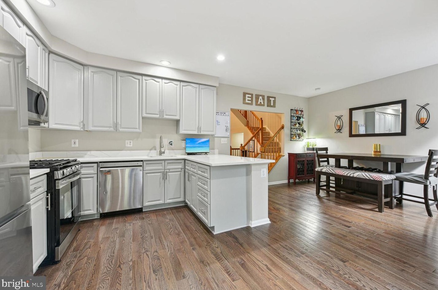 6206 Littlethorpe Ln, Alexandria VA 22315-3700 exterior