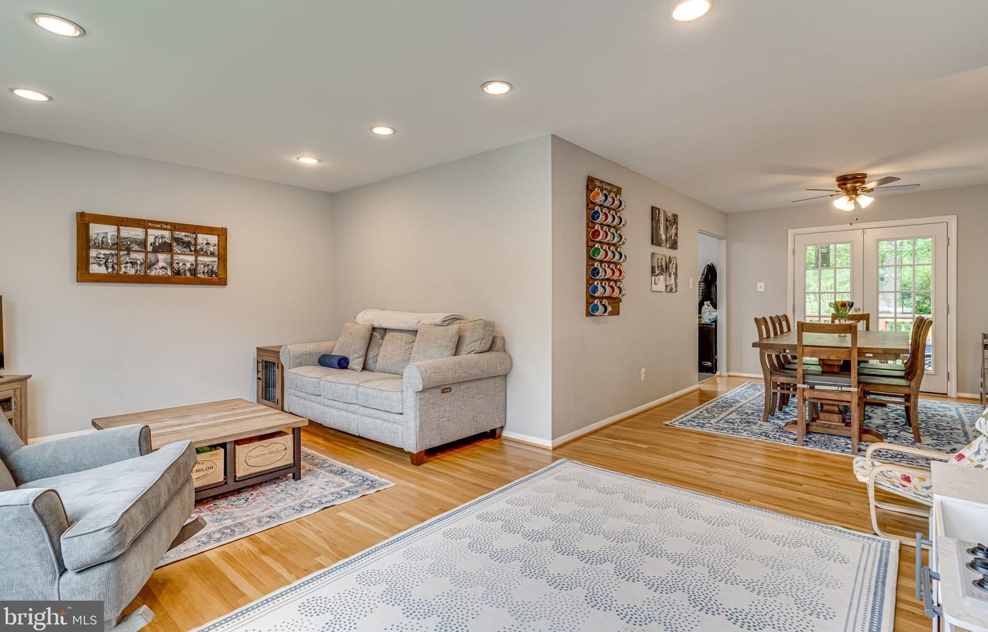 8307 Carrleigh Pkwy, Springfield VA  22152-1824 exterior