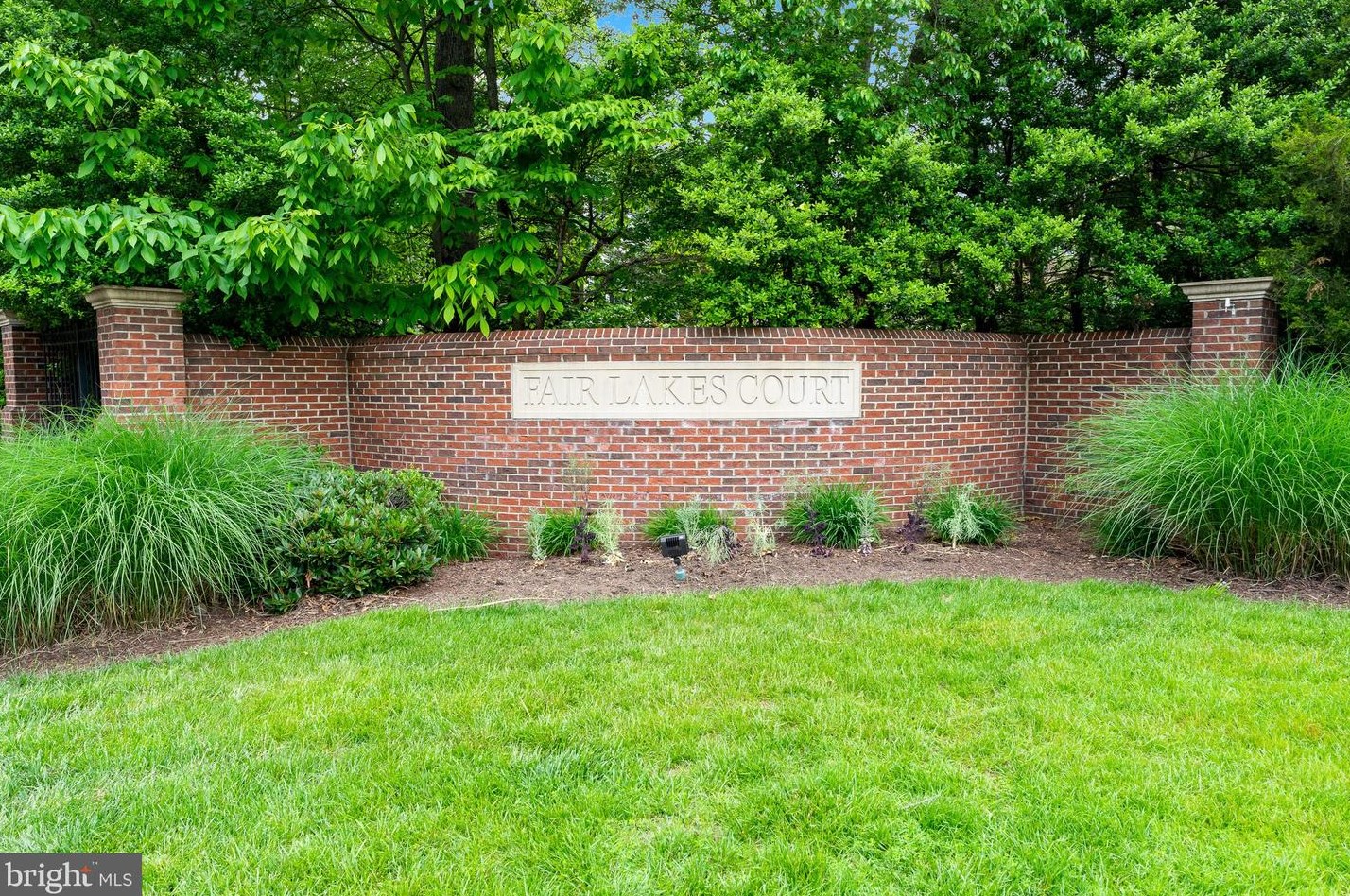 12464 Casbeer Dr, Fairfax VA  22033-4387 exterior