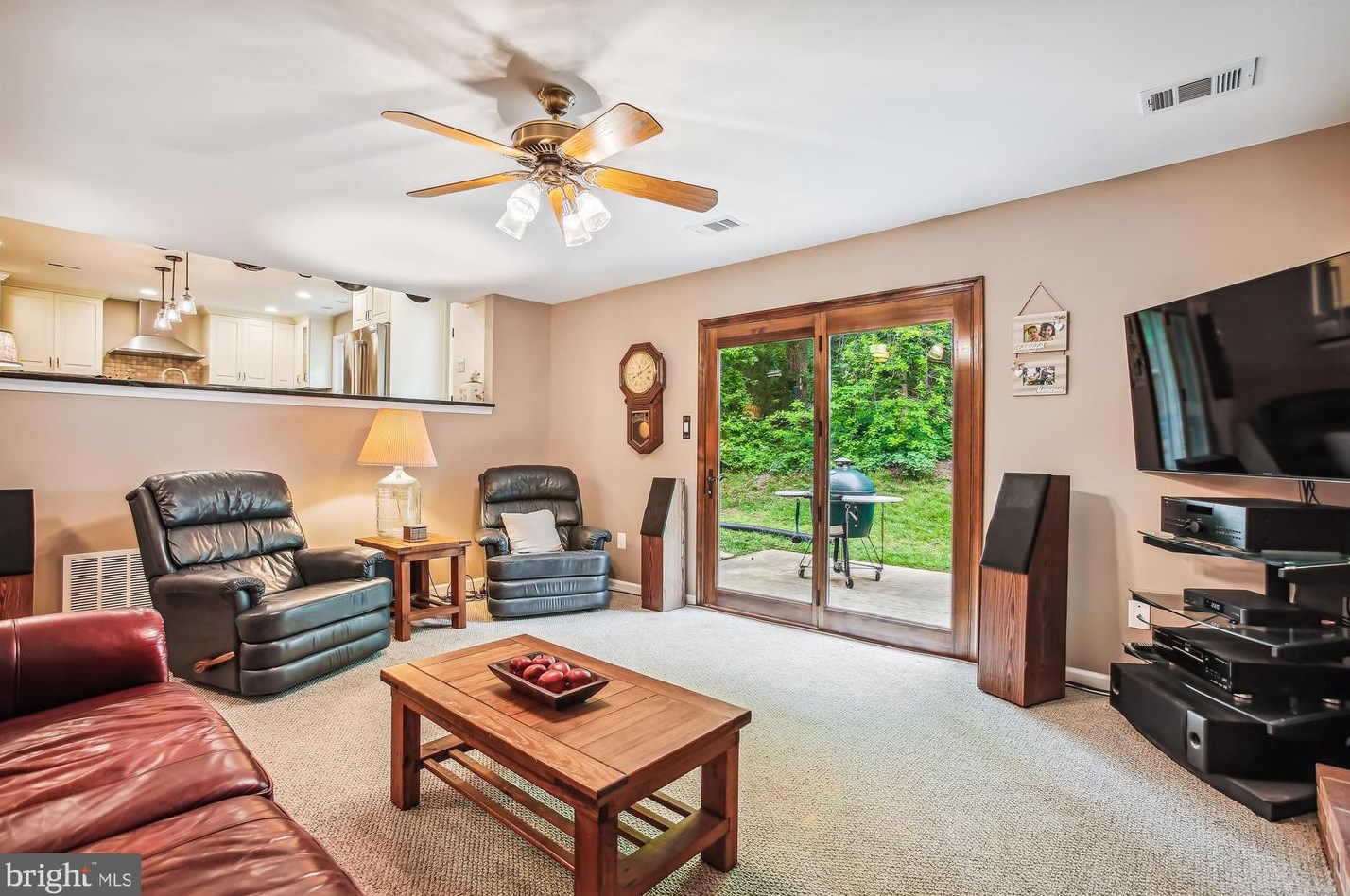 6142 Franconia Sta Ln, Alexandria VA 22310-2522 exterior