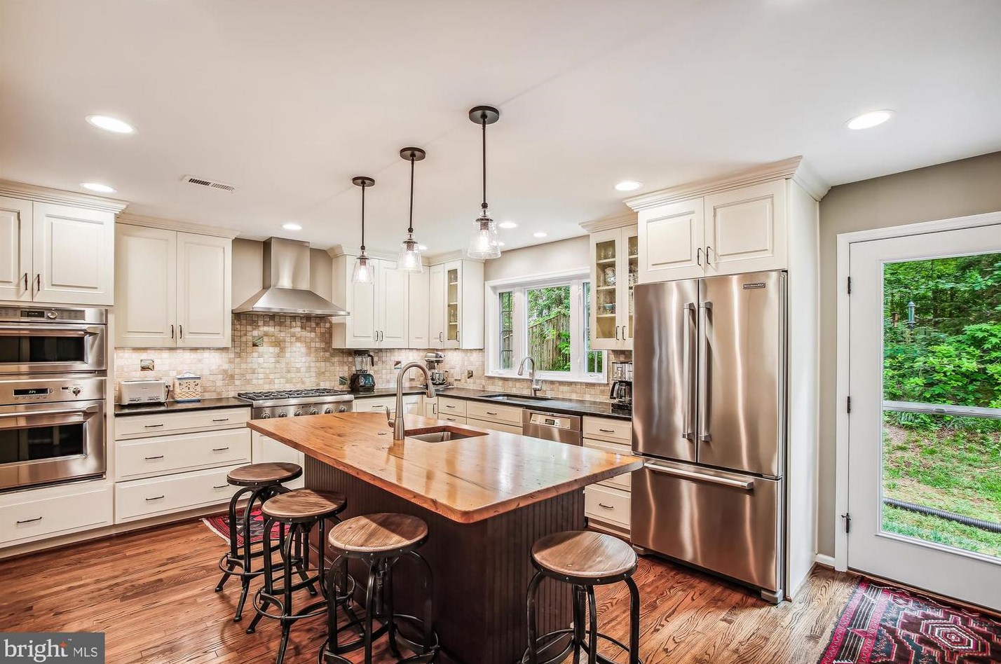 6142 Franconia Sta Ln, Alexandria VA 22310-2522 exterior