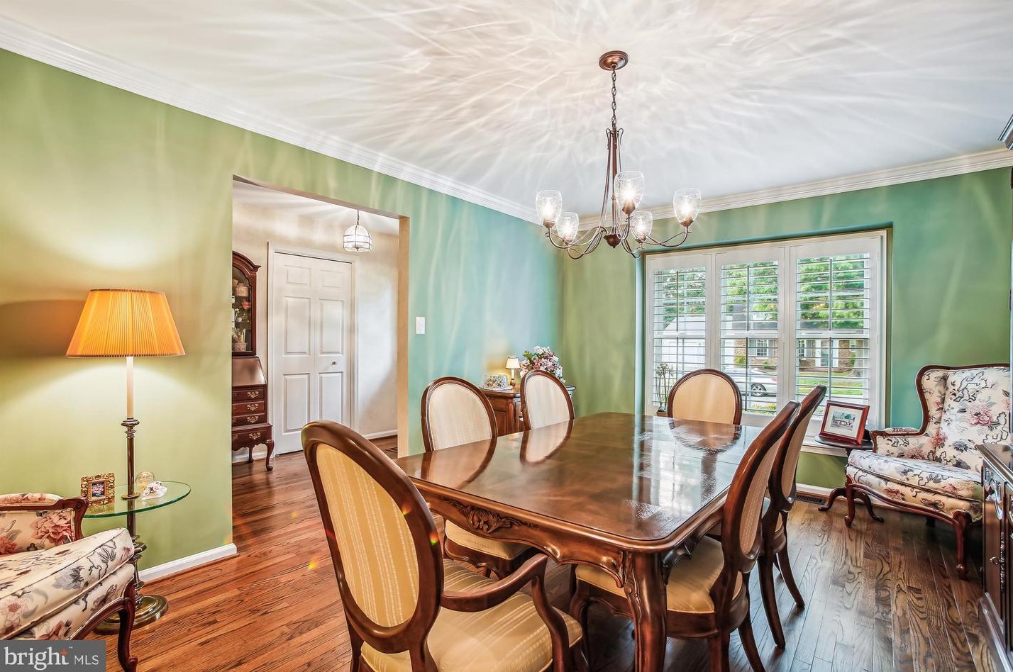 6142 Franconia Sta Ln, Alexandria VA 22310-2522 exterior