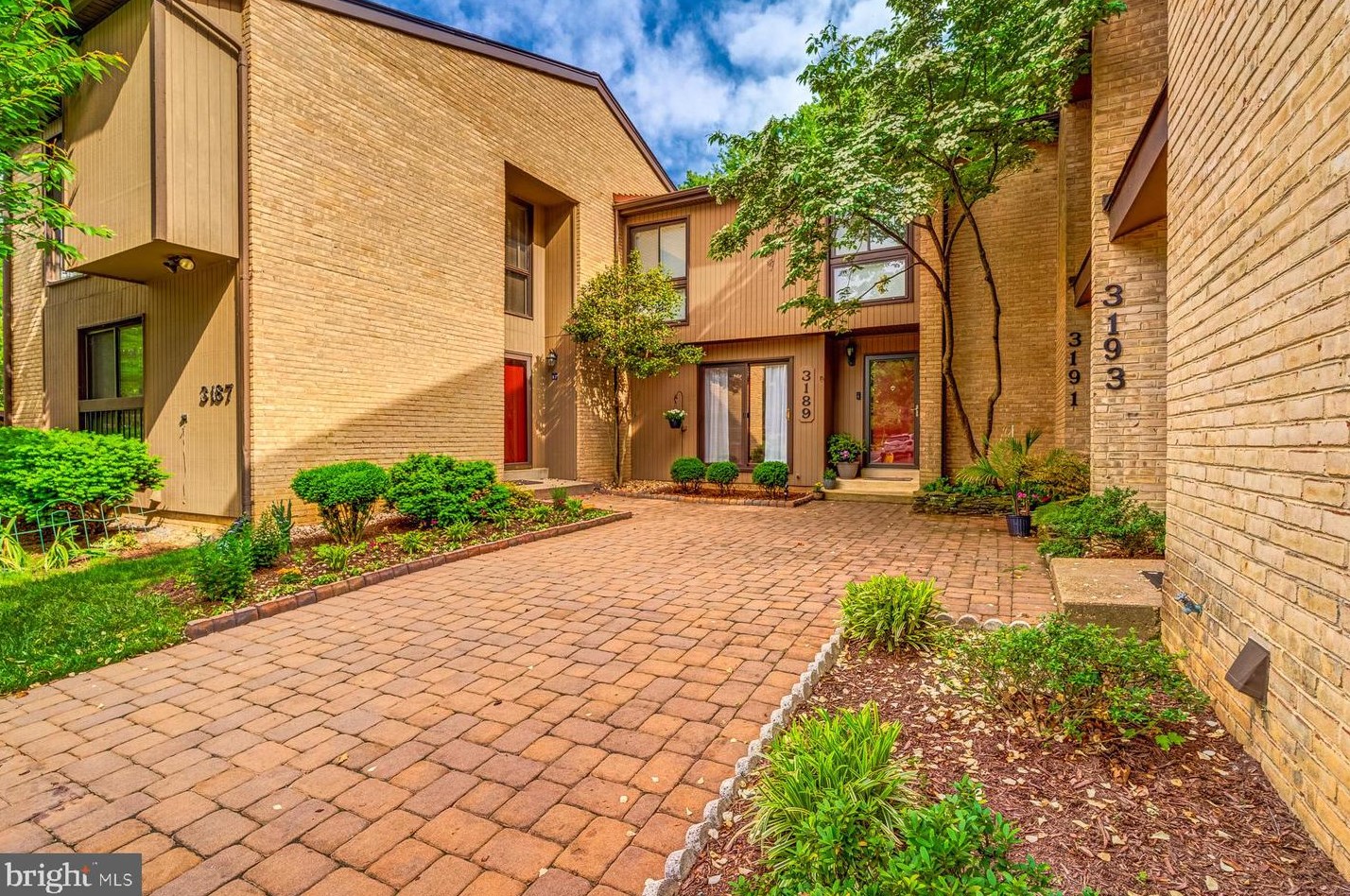 3189 Colchester Brook Ln, Fairfax VA  22031-2608 exterior