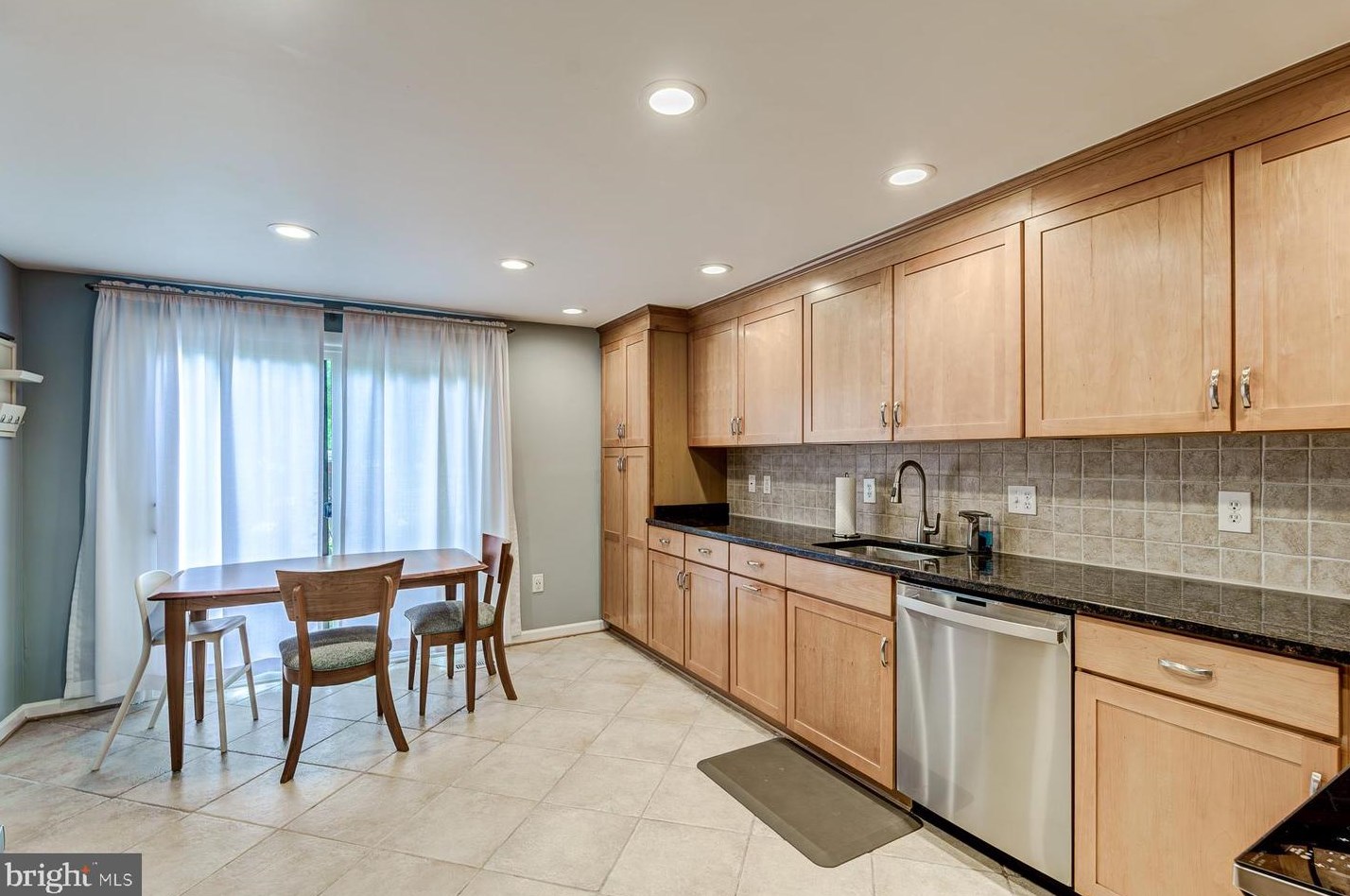 3189 Colchester Brook Ln, Fairfax VA  22031-2608 exterior