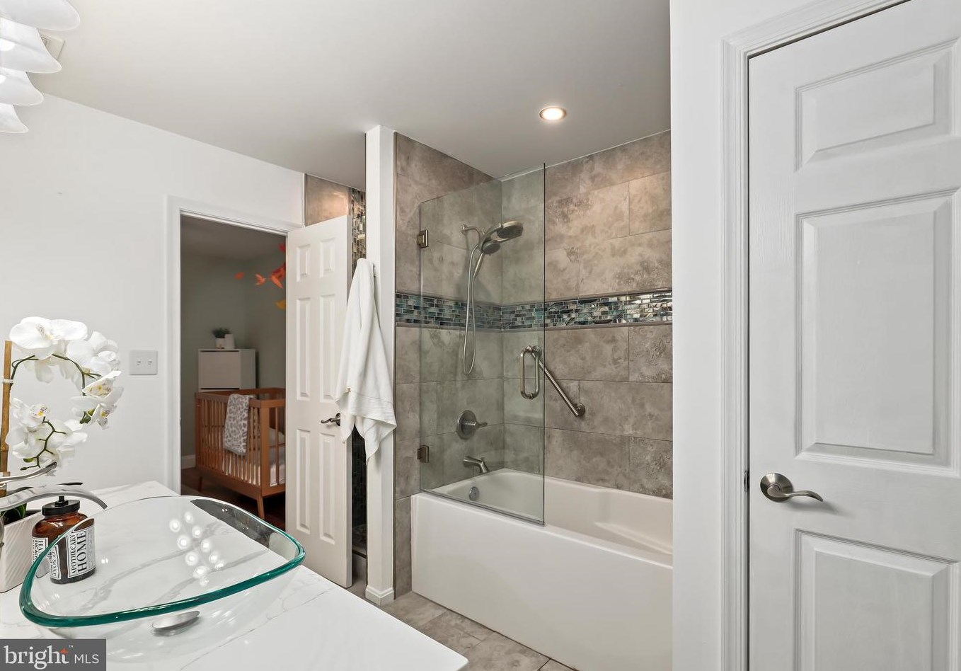 8516 Towne Mnr Ct, Alexandria VA 22309-4504 exterior