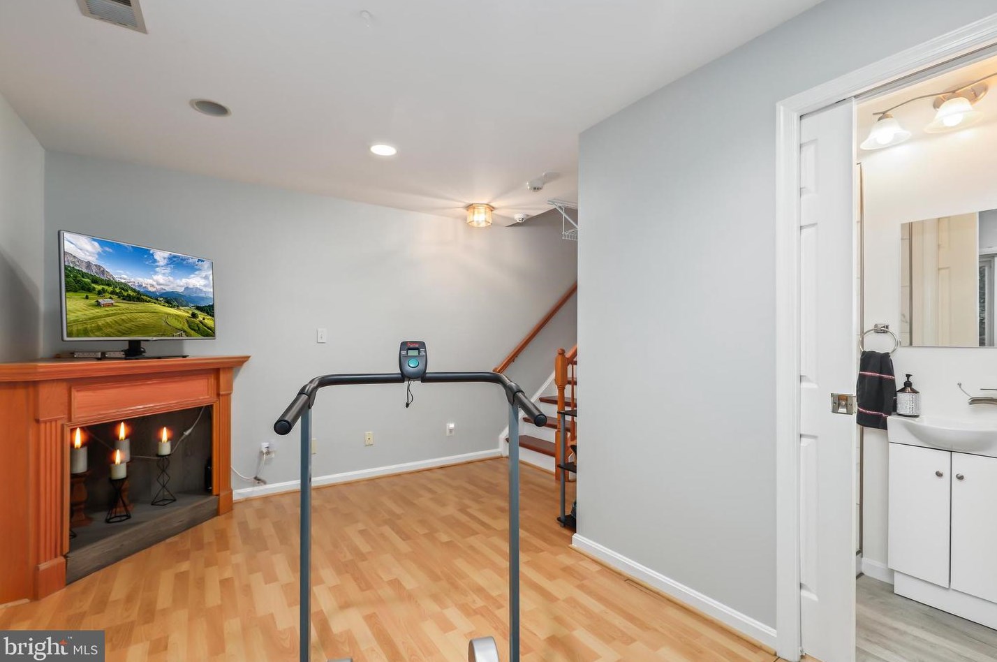 8516 Towne Mnr Ct, Alexandria VA 22309-4504 exterior