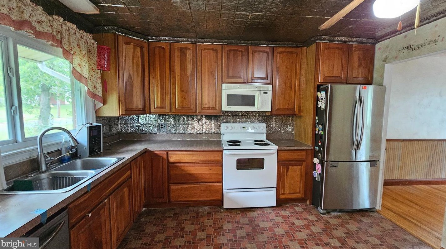 4313 Javins Dr, Alexandria VA 22310-2070 exterior