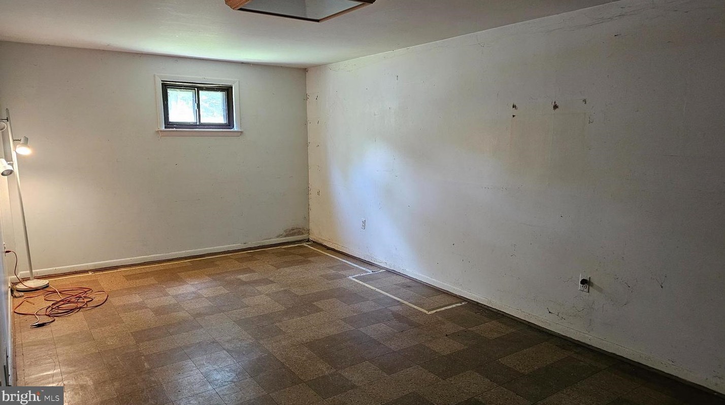 4313 Javins Dr, Alexandria VA 22310-2070 exterior