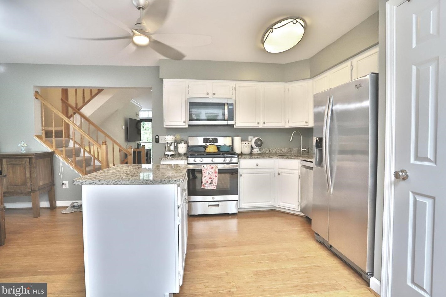 14637 Battery Ridge Ln, Centreville VA  20120-2889 exterior