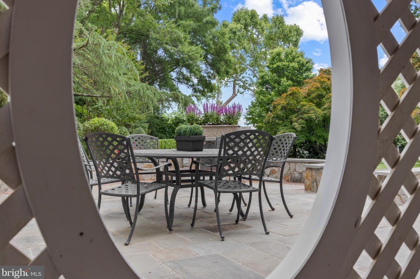 831 Herbert Springs Rd, Alexandria VA 22308-1320 exterior