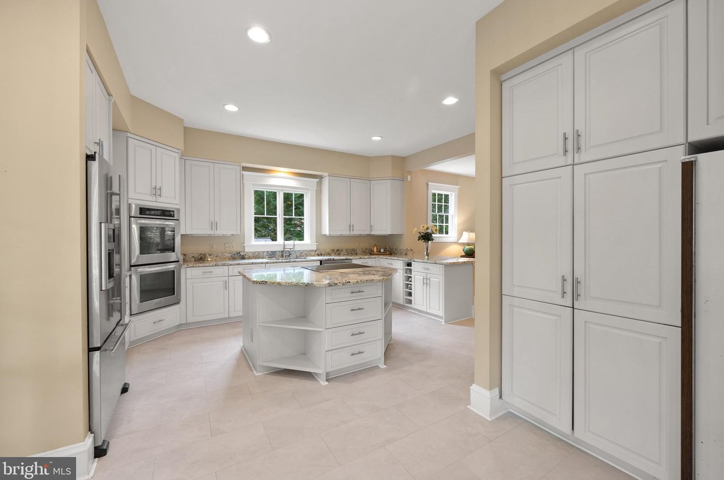 831 Herbert Springs Rd, Alexandria VA 22308-1320 exterior