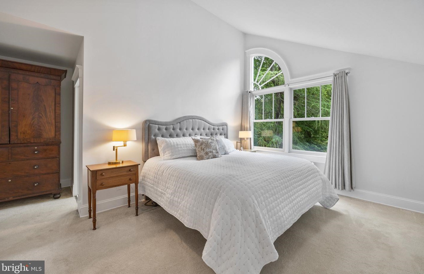 831 Herbert Springs Rd, Alexandria VA 22308-1320 exterior