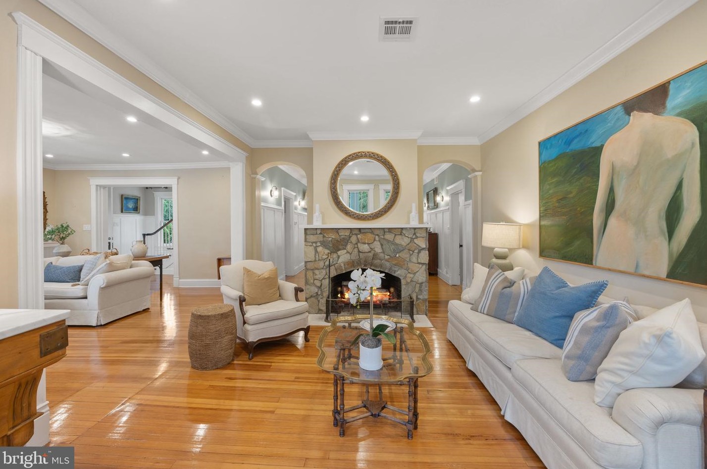 831 Herbert Springs Rd, Alexandria VA 22308-1320 exterior