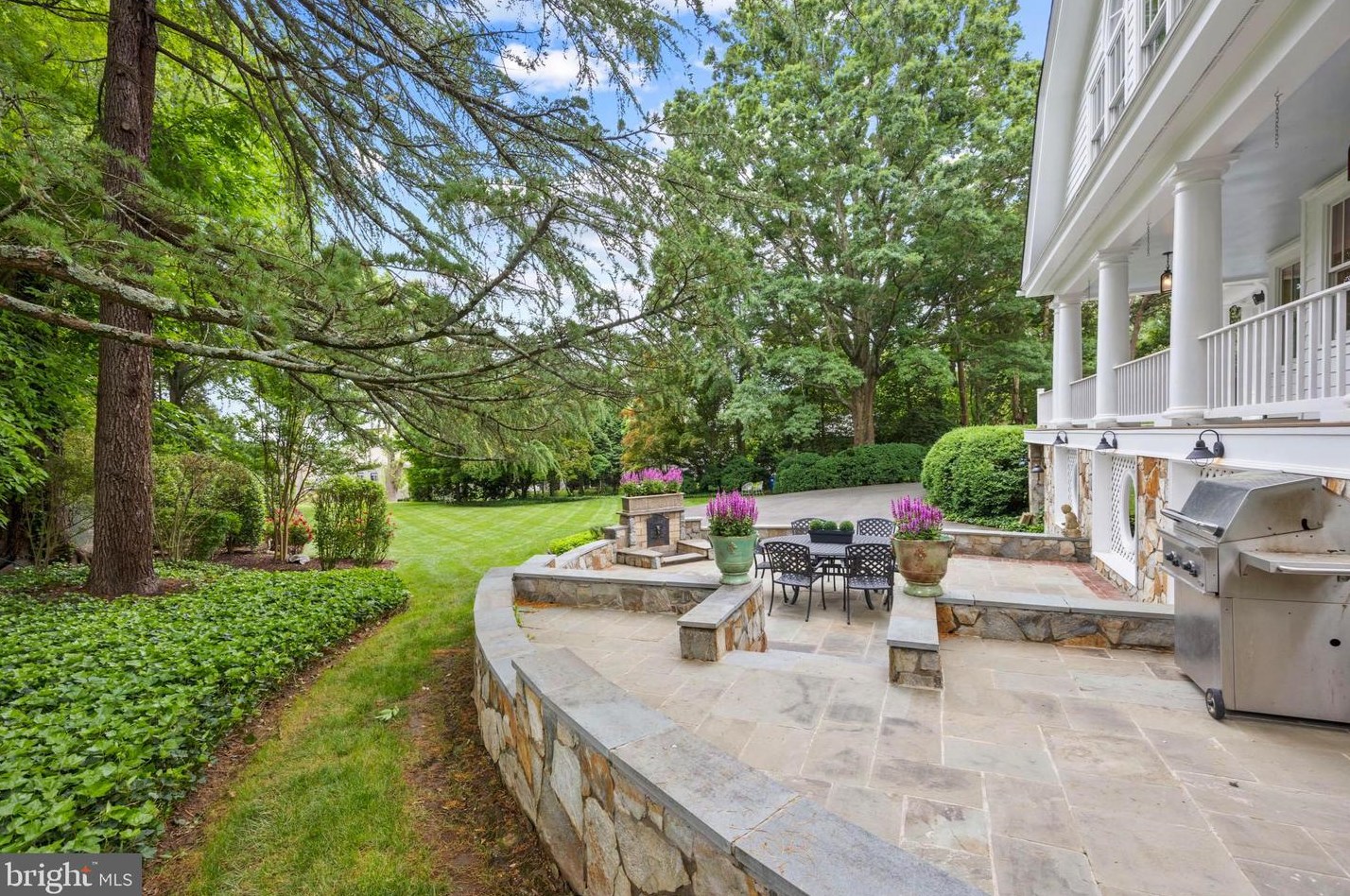 831 Herbert Springs Rd, Alexandria VA 22308-1320 exterior