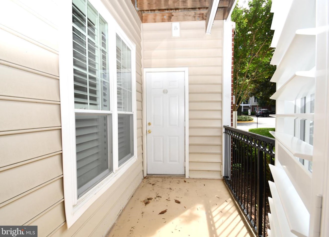 1581 Spring Gate Dr, Mc Lean VA 22102-3438 exterior